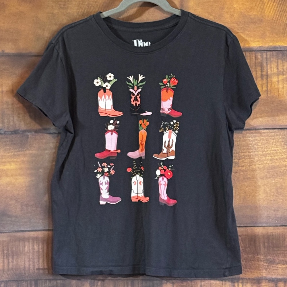 Doe. Boot Tee